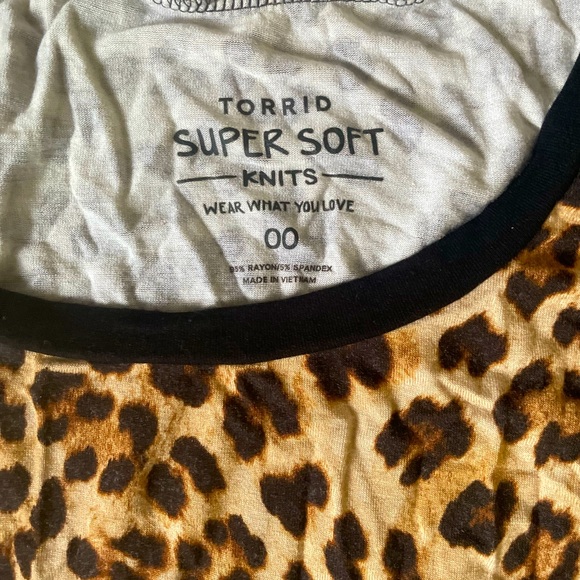 Torrid • Super Soft Knits Long Sleeve Leopard Print T-shirt - Picture 4 of 6